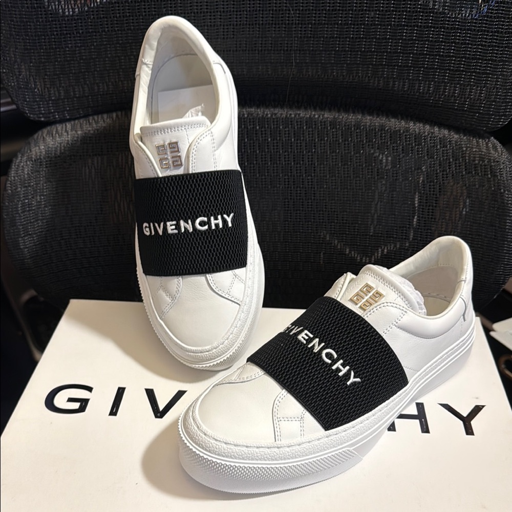 Givenchy Black and White Designer Sneakers with Bold Logo - Picture 1 of 10
